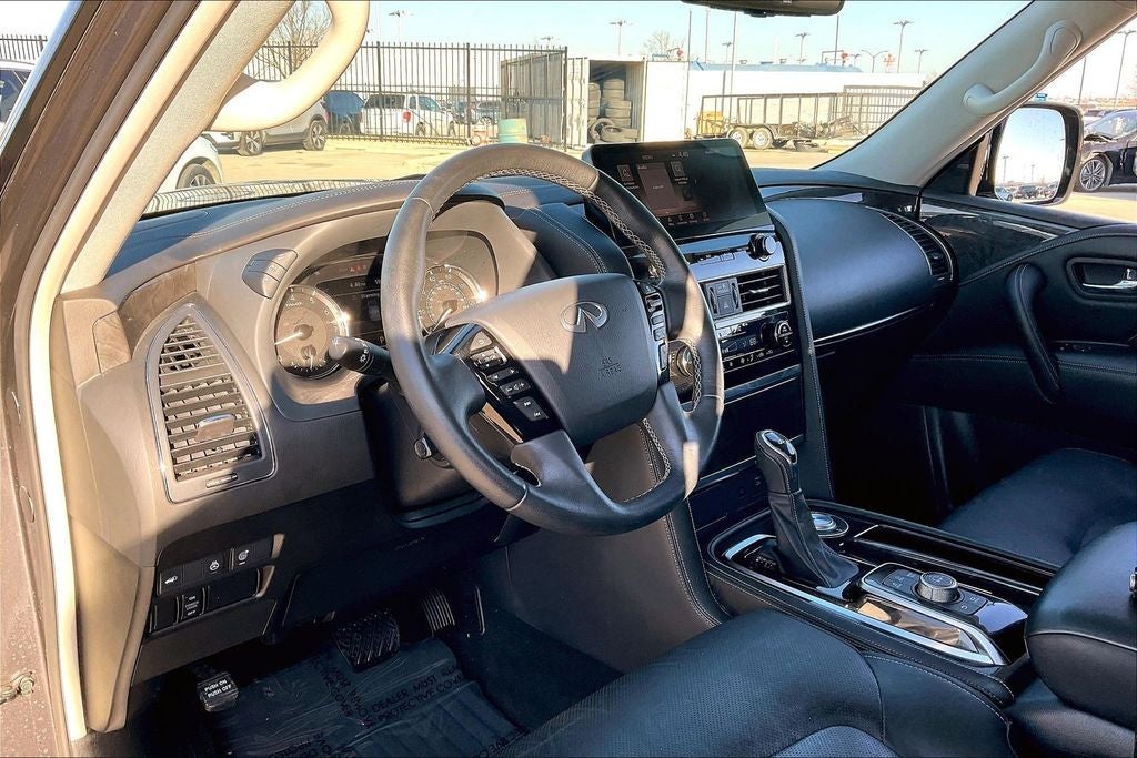 2022 INFINITI QX80 LUXE