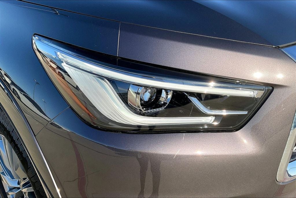 2022 INFINITI QX80 LUXE