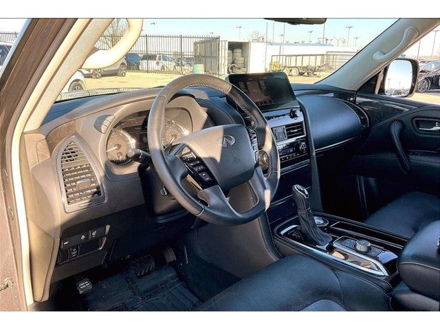 2022 INFINITI QX80 LUXE