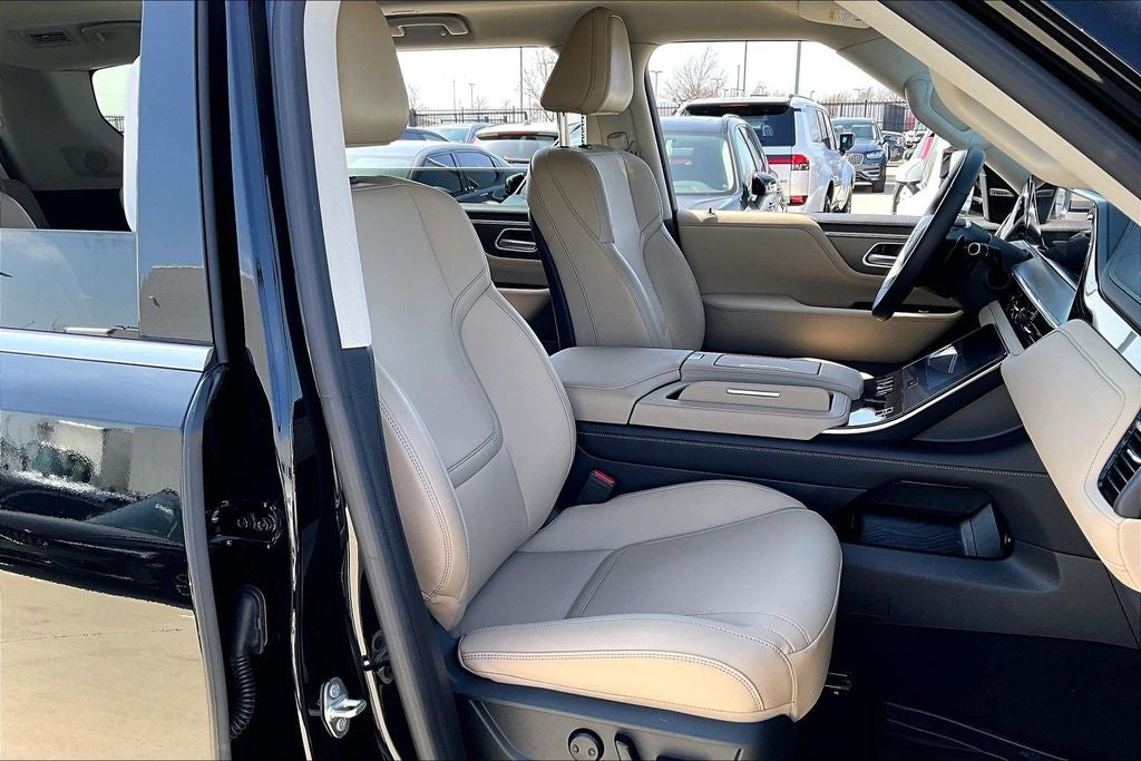 2025 INFINITI QX80 PURE