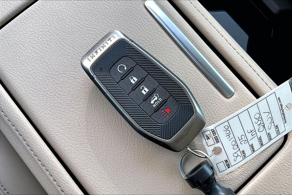 2025 INFINITI QX80 PURE