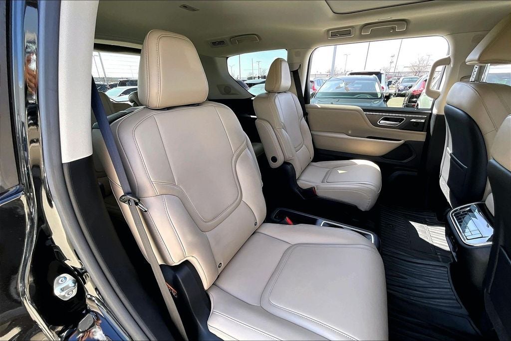 2025 INFINITI QX80 PURE