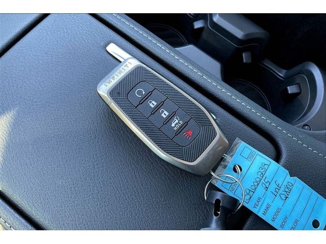 2025 INFINITI QX80 PURE