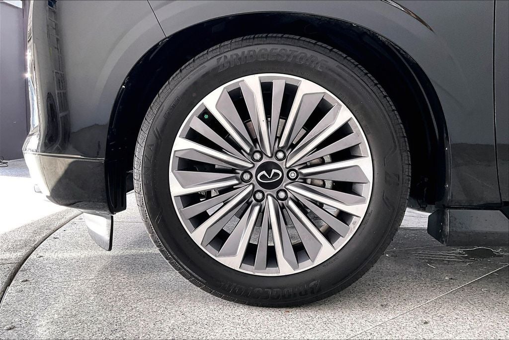 2025 INFINITI QX80 LUXE