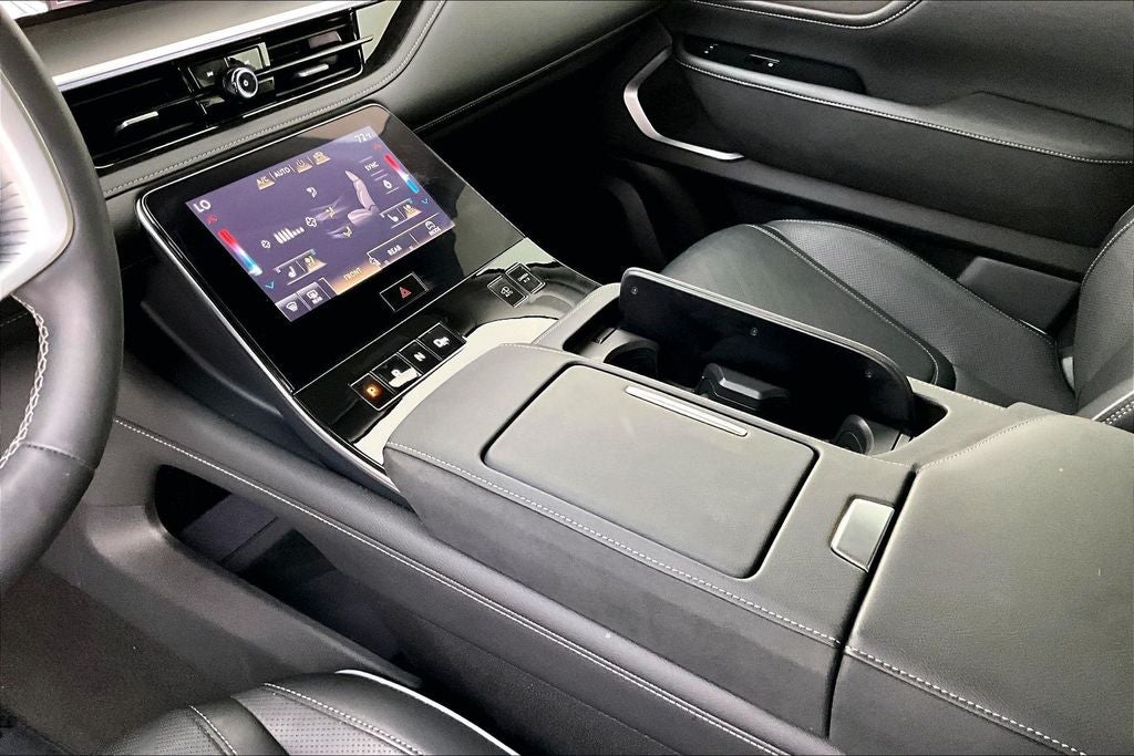 2025 INFINITI QX80 LUXE