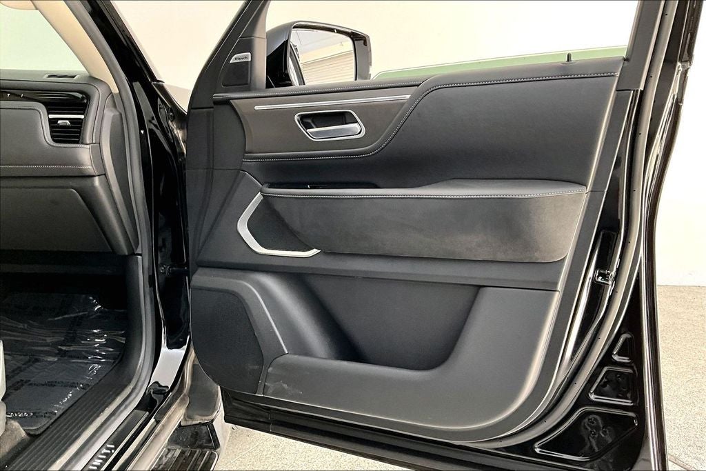 2025 INFINITI QX80 LUXE