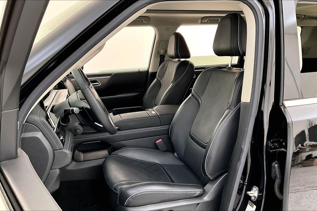 2025 INFINITI QX80 LUXE