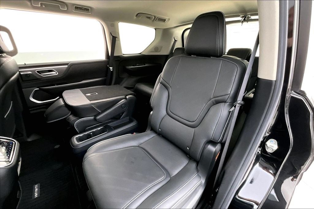 2025 INFINITI QX80 LUXE