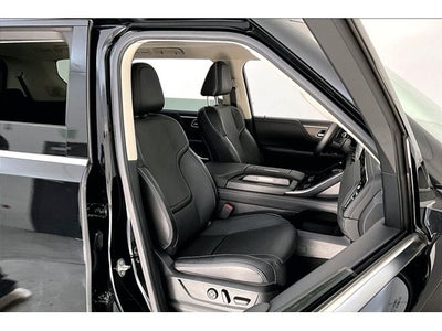2025 INFINITI QX80 LUXE
