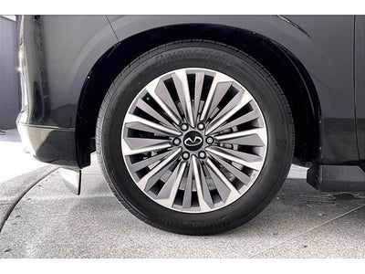 2025 INFINITI QX80 LUXE