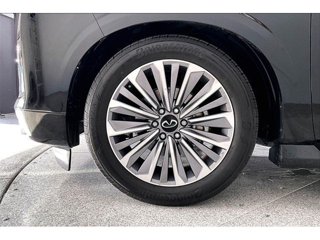 2025 INFINITI QX80 LUXE