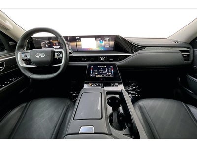 2025 INFINITI QX80 LUXE