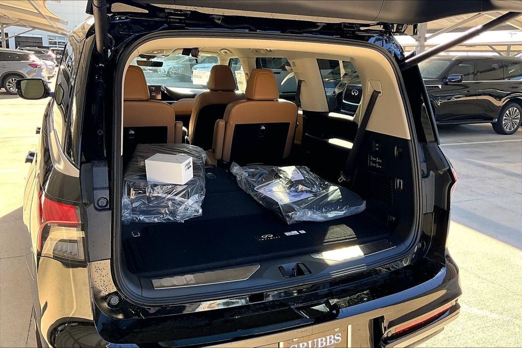 2026 INFINITI QX80 LUXE