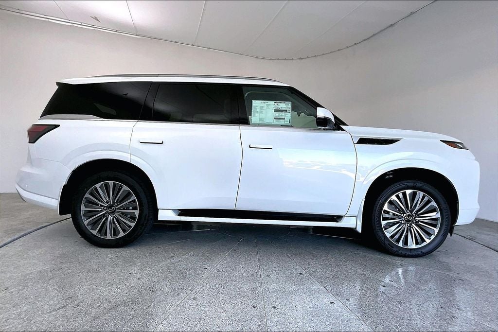 2027 INFINITI QX80 LUXE