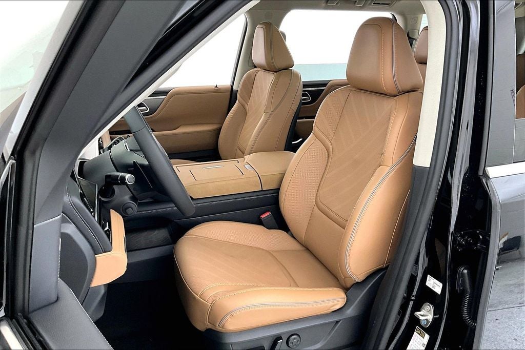 2027 INFINITI QX80 LUXE