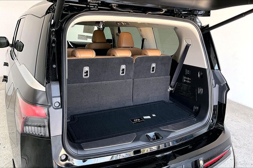 2027 INFINITI QX80 LUXE