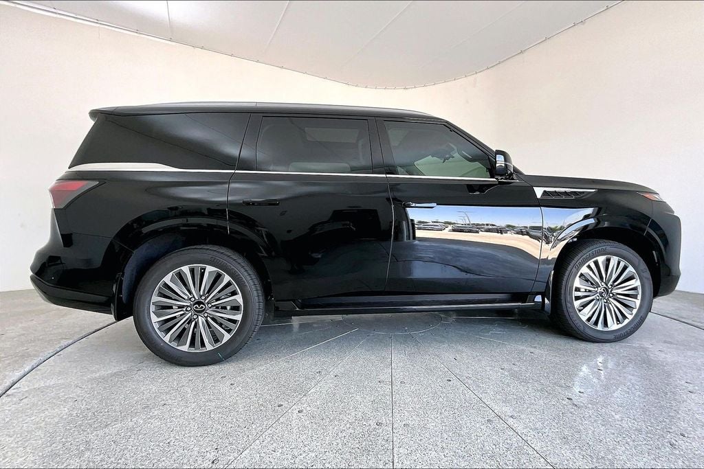 2027 INFINITI QX80 LUXE