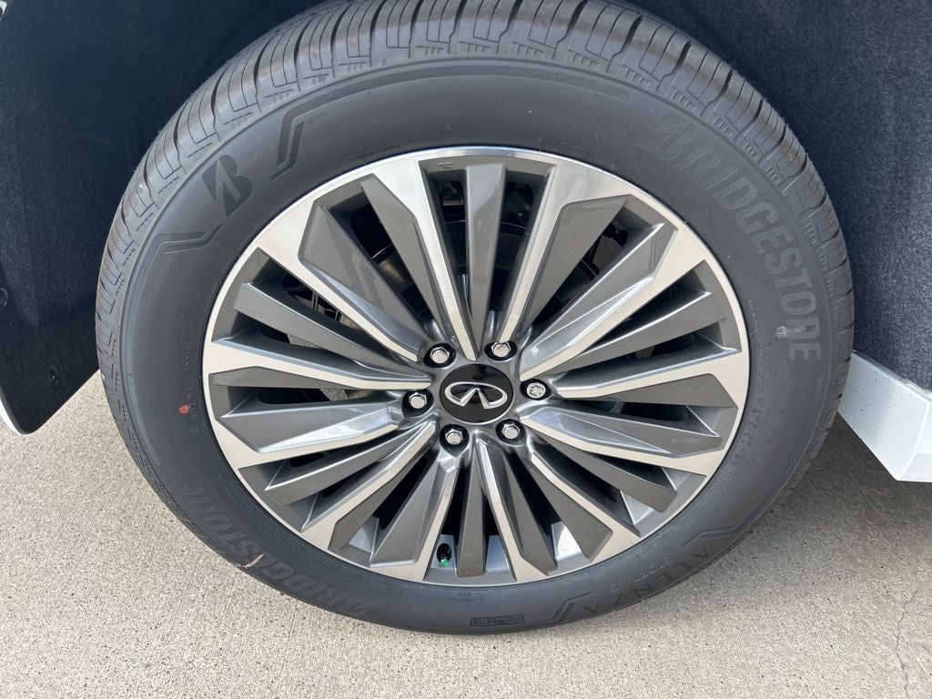 2026 INFINITI QX80 LUXE
