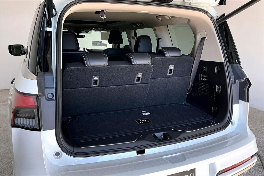 2026 INFINITI QX80 LUXE