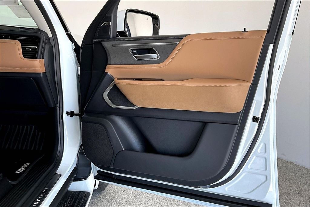 2026 INFINITI QX80 LUXE
