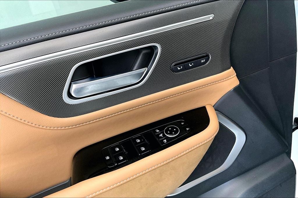 2027 INFINITI QX80 LUXE