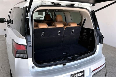 2027 INFINITI QX80 LUXE
