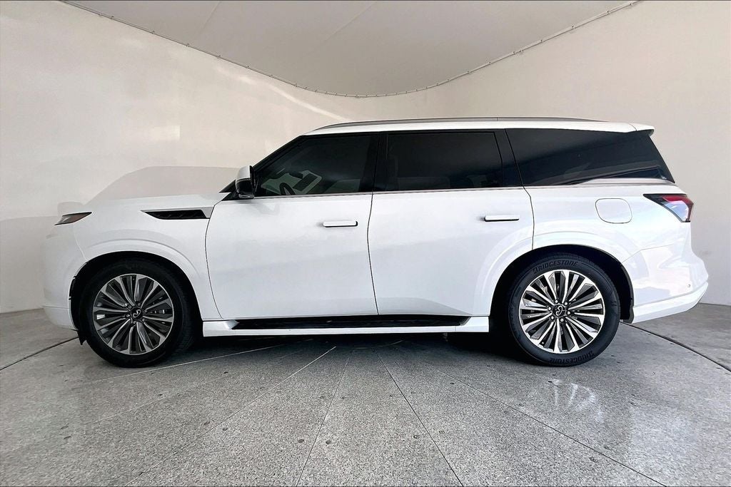 2027 INFINITI QX80 LUXE