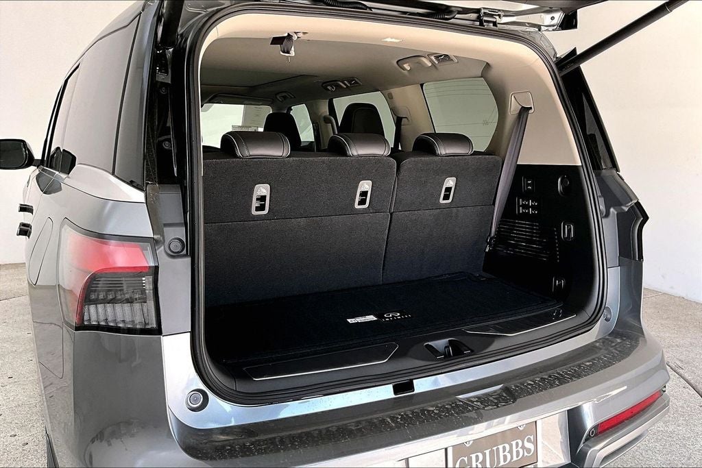 2026 INFINITI QX80 LUXE