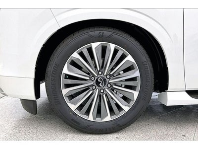 2027 INFINITI QX80 LUXE