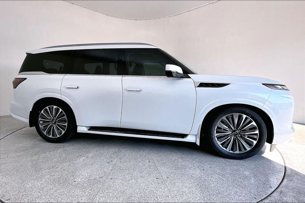 2026 INFINITI QX80 LUXE