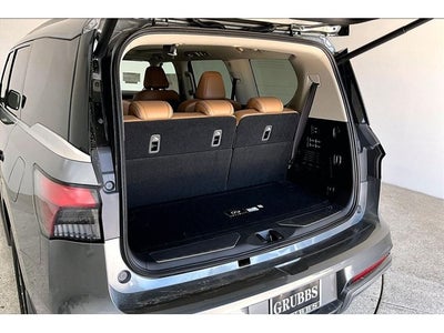 2027 INFINITI QX80 LUXE