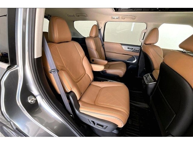 2027 INFINITI QX80 LUXE