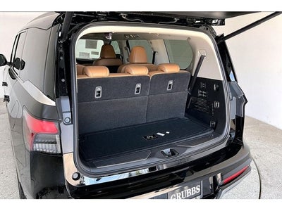 2027 INFINITI QX80 LUXE