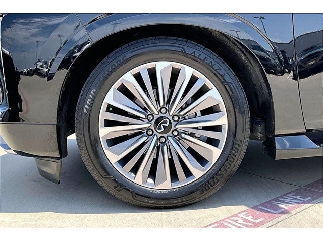 2025 INFINITI QX80 LUXE