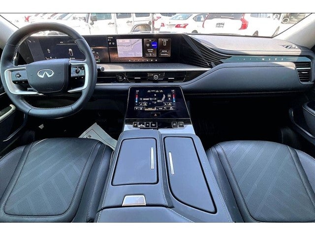 2025 INFINITI QX80 LUXE