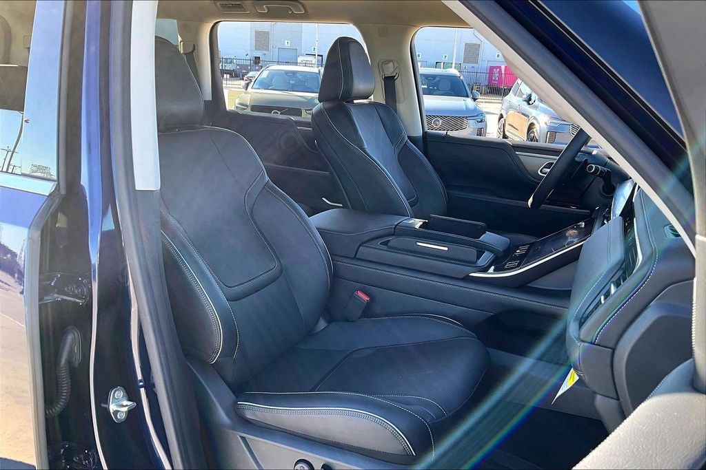 2025 INFINITI QX80 LUXE