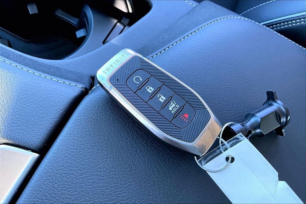 2025 INFINITI QX80 LUXE