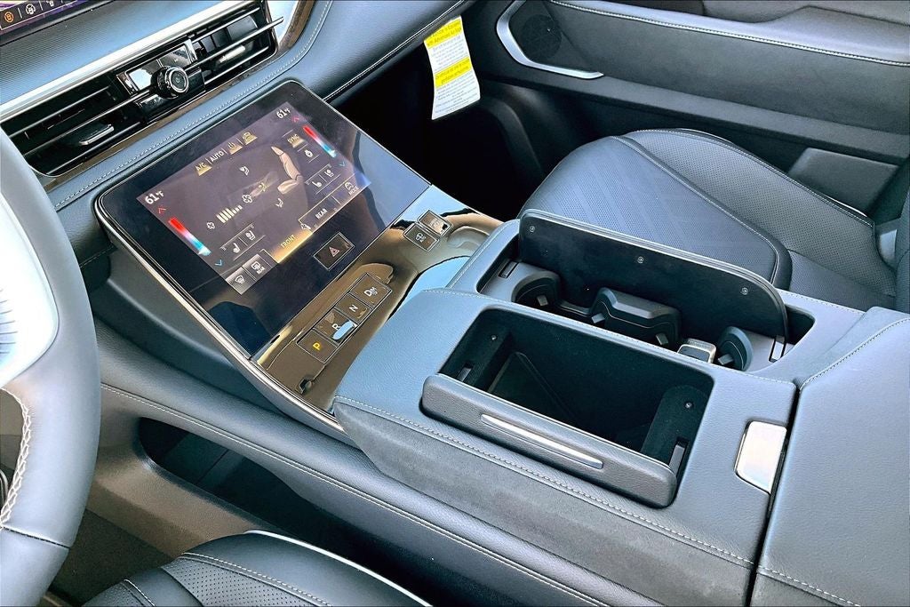 2025 INFINITI QX80 LUXE