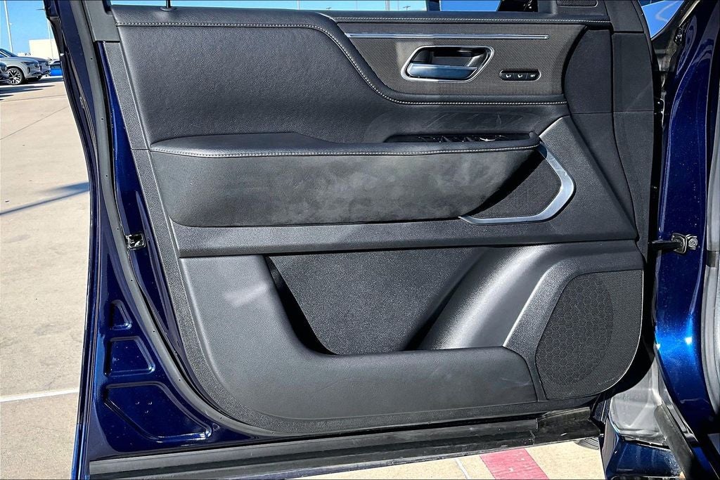 2025 INFINITI QX80 LUXE