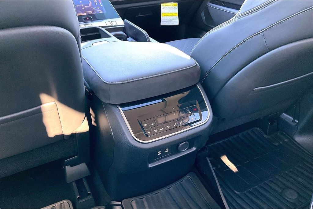 2025 INFINITI QX80 LUXE