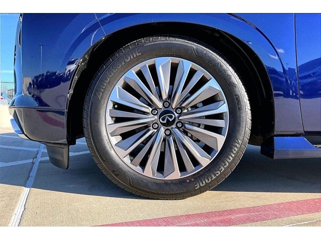 2025 INFINITI QX80 LUXE