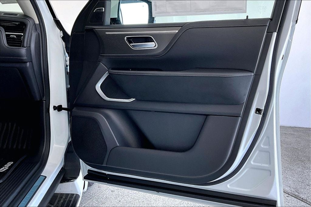 2027 INFINITI QX80 LUXE