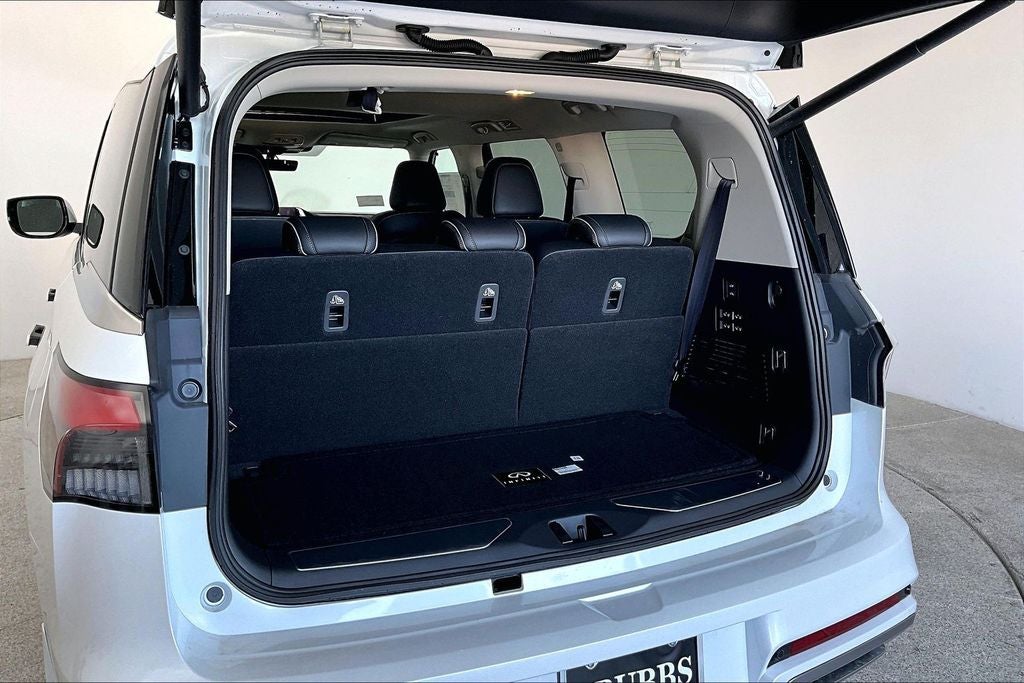 2027 INFINITI QX80 LUXE