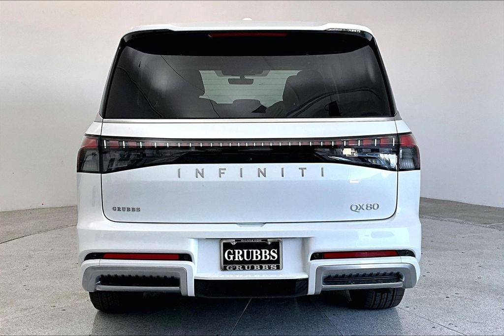 2027 INFINITI QX80 LUXE