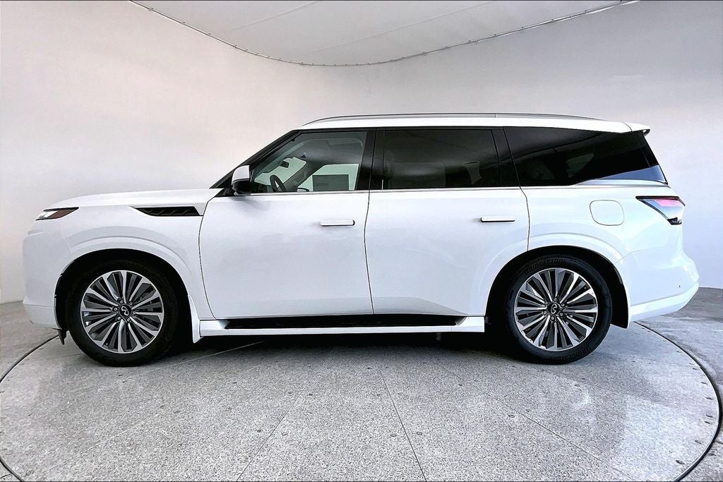 2027 INFINITI QX80 LUXE