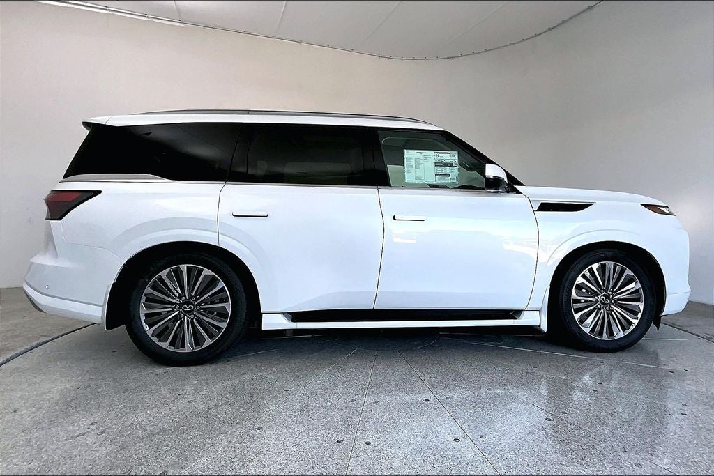 2027 INFINITI QX80 LUXE