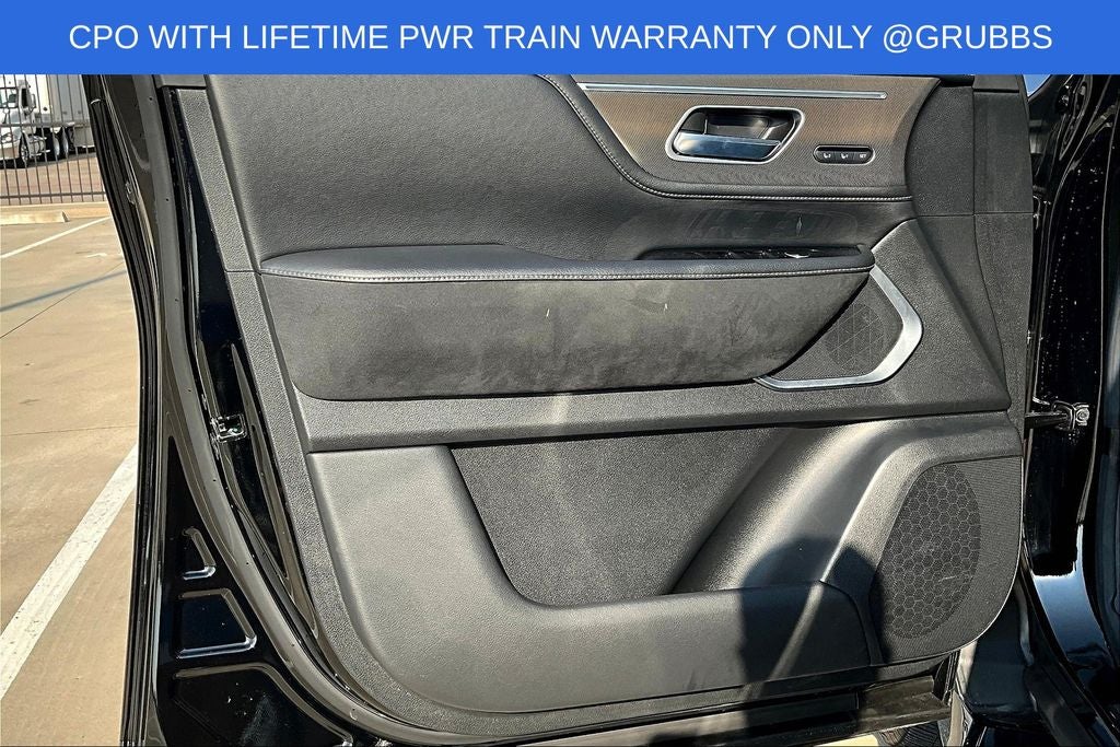 2025 INFINITI QX80 LUXE