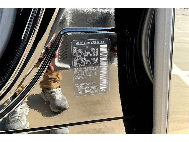 2025 INFINITI QX80 LUXE