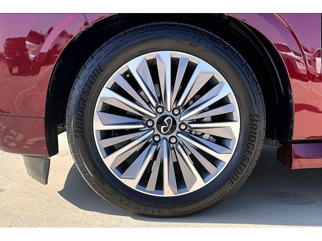 2025 INFINITI QX80 LUXE