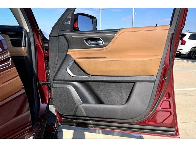 2025 INFINITI QX80 LUXE